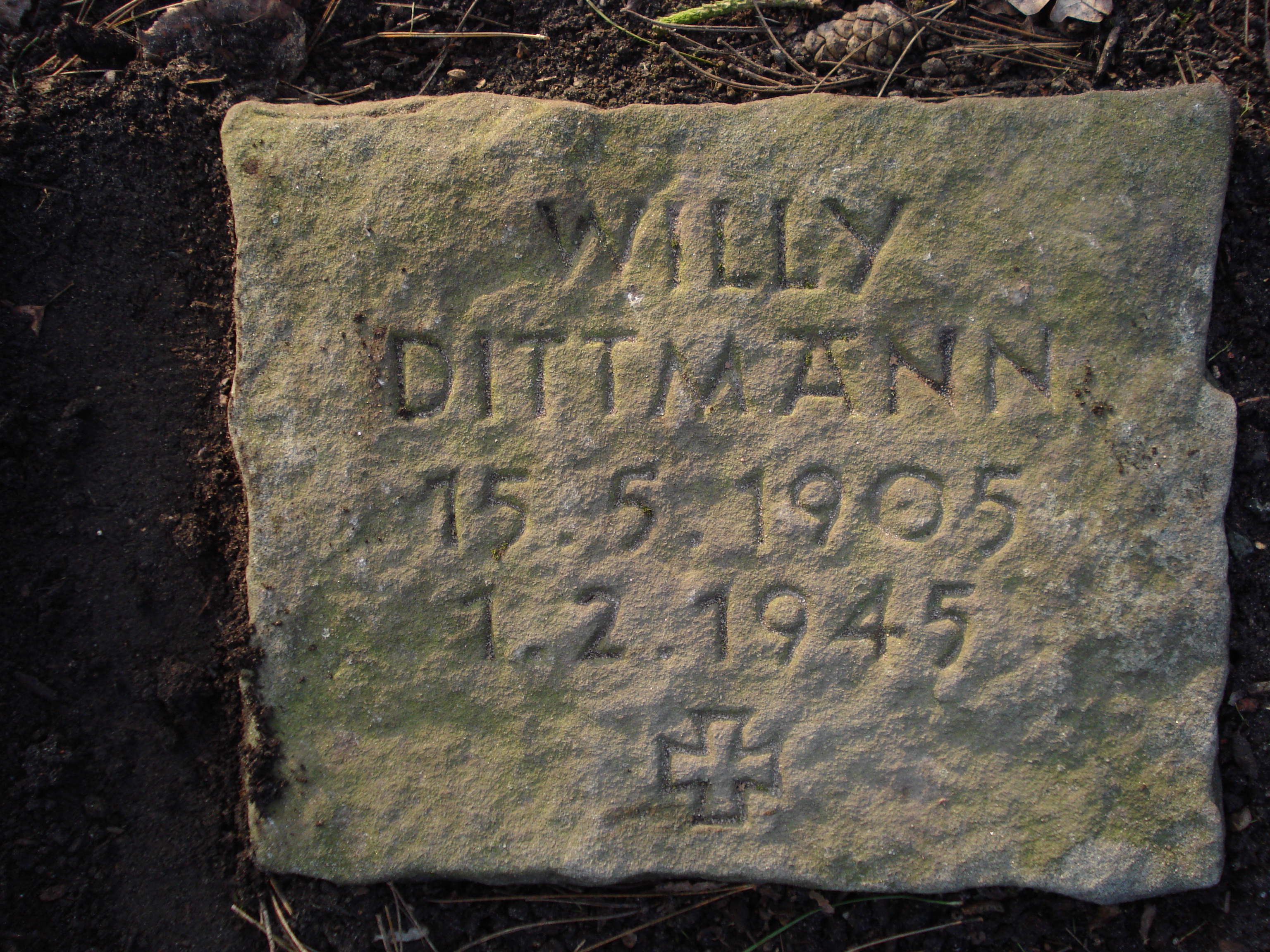 Grabplatte auf dem Friedhof Ohlsdorf. Willy Dittmann, 15.5.1905, 1.2.1945